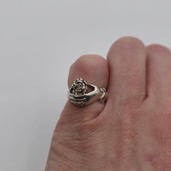 Size 5 Sterling Silver Rose In Hands Band Ring A3277 - Picture 4 of 8